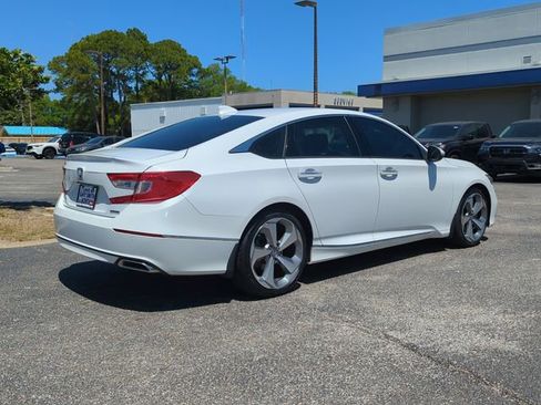 Used 2018 Honda Accord Touring image 4