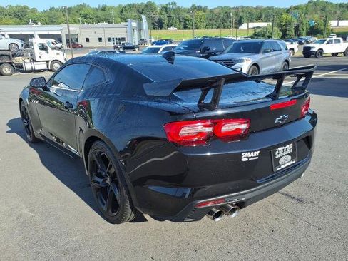 Used 2021 Chevrolet Camaro LT w/ Technology Package RWD image 2