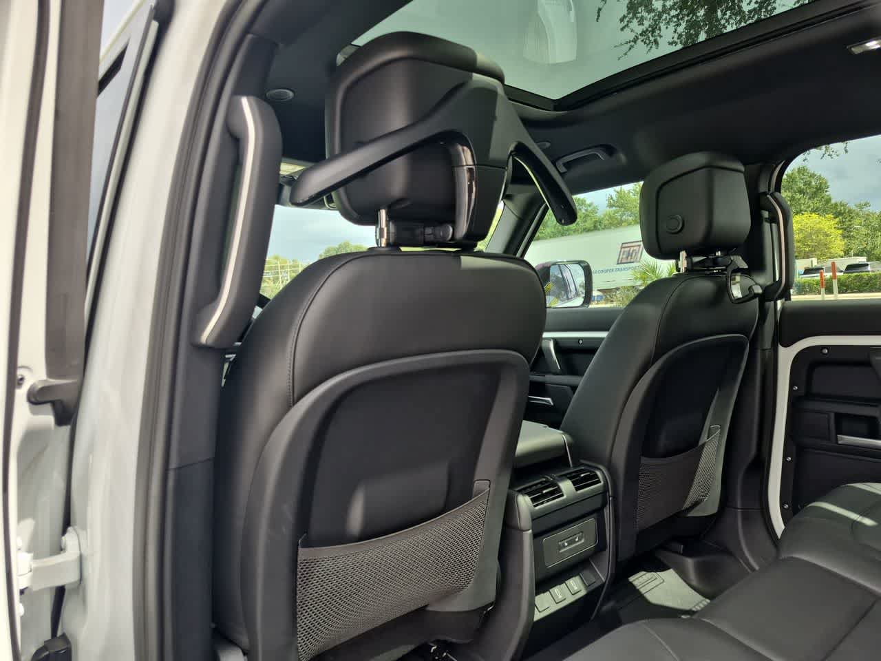 New 2026 Land Rover Defender 110 X-Dynamic SE AWD/4WD image 19