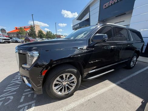 Used 2023 GMC Yukon XL SLT w/ SLT Luxury Package AWD/4WD image 3