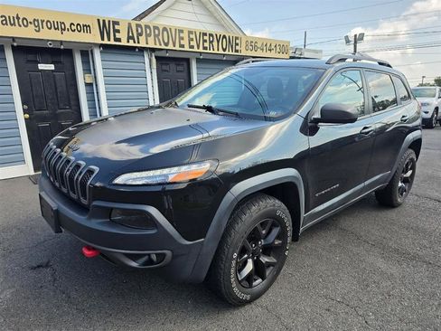 Used 2016 Jeep Cherokee Trailhawk w/ Cold Weather Group AWD/4WD image 2