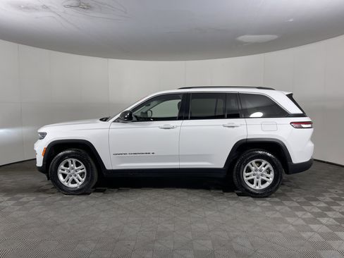 Used 2023 Jeep Grand Cherokee Laredo w/ Trailer Tow Prep Group (B) image 3