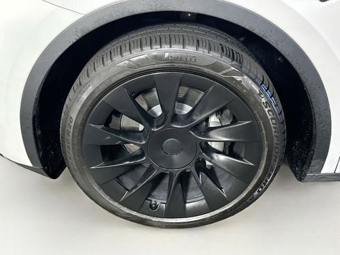 Used 2023 Tesla Model Y Long Range image 11
