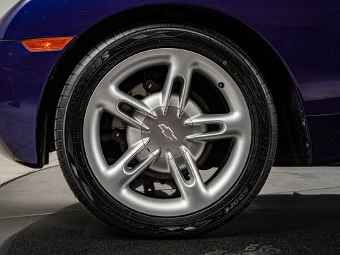 Used 2004 Chevrolet SSR w/ Preferred Equipment Group RWD image 15