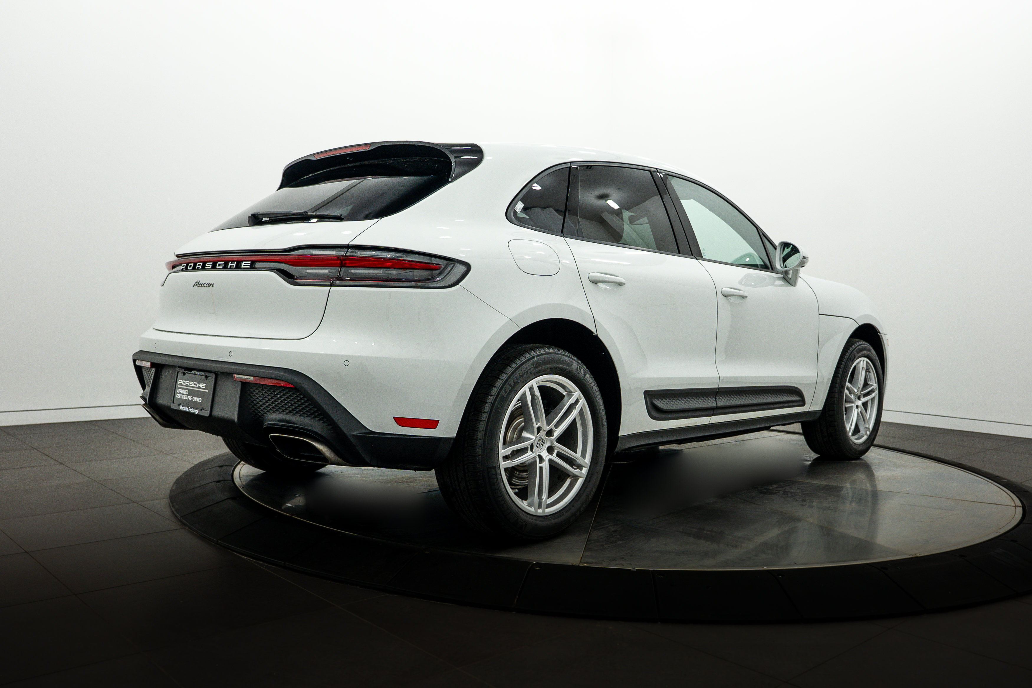 Certified 2026 Porsche Macan AWD/4WD image 7