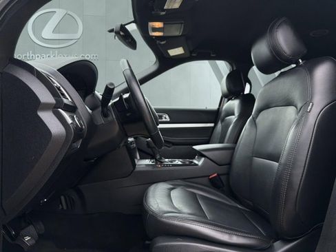 Used 2017 Ford Explorer XLT w/ Equipment Group 202A FWD image 9