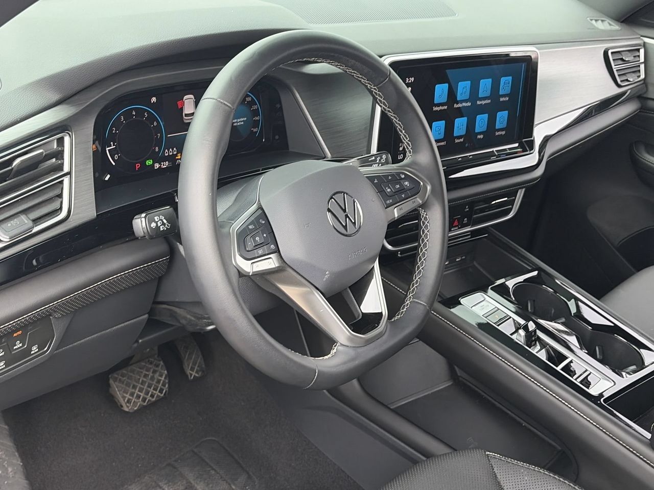 Used 2024 Volkswagen Atlas Cross Sport SE FWD image 17