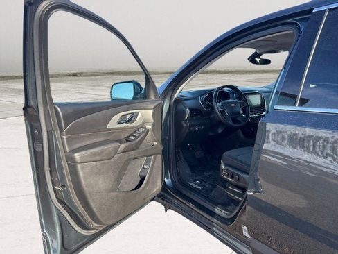 Used 2020 Chevrolet Traverse LT image 17