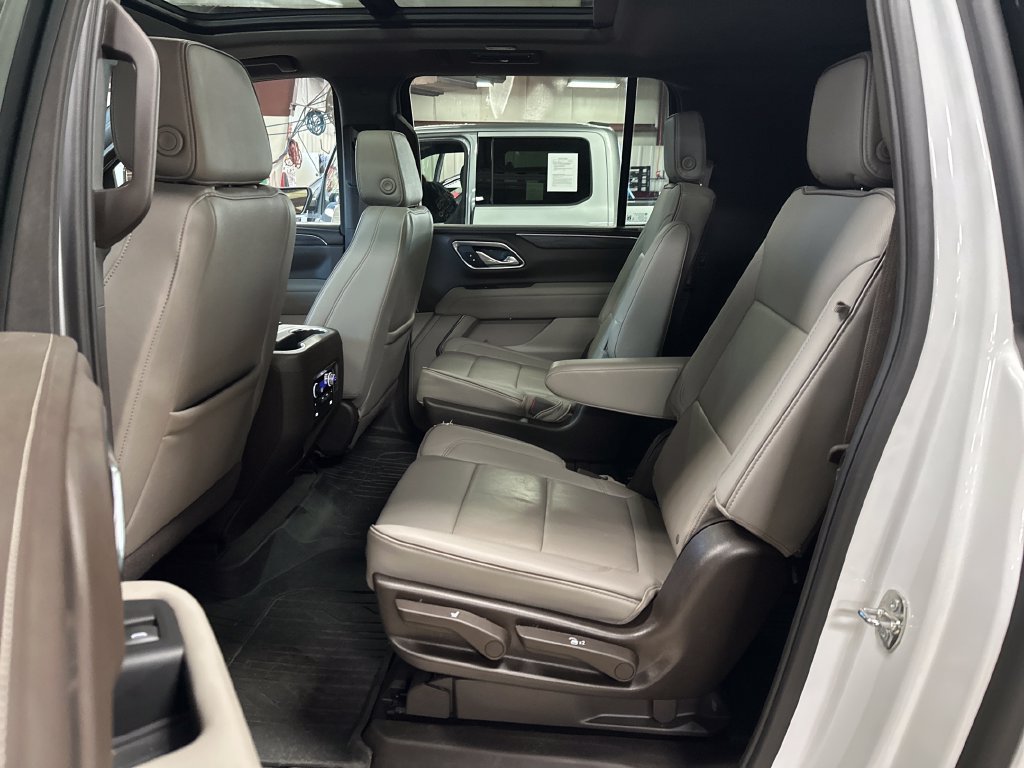 Used 2024 GMC Yukon XL SLT w/ SLT Luxury Package AWD/4WD image 26