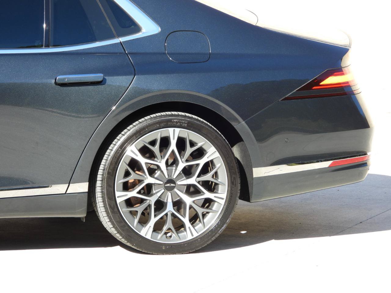 Used 2023 Genesis G90 3.5T AWD/4WD image 48