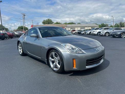 Used 2006 Nissan 350Z Touring RWD image 3