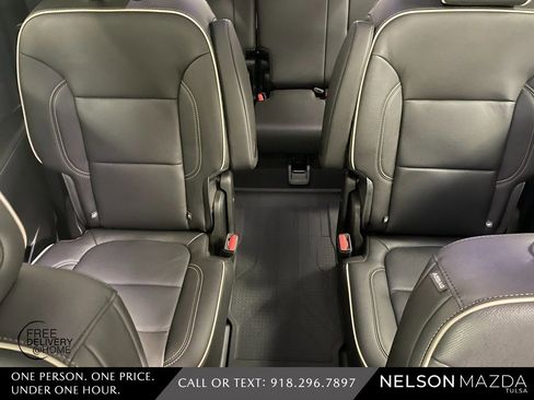 Used 2023 Chevrolet Traverse Premier w/ Redline Edition image 32