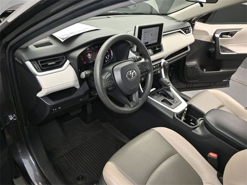 Used 2024 Toyota RAV4 XLE w/ Convenience Package image 7