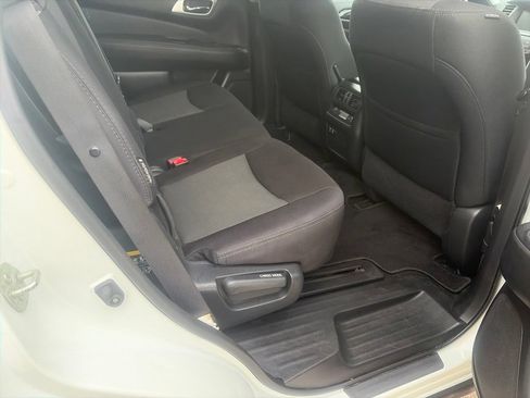 Used 2020 Nissan Pathfinder SV FWD image 15