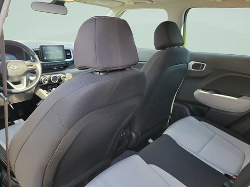 Used 2024 Hyundai Venue SEL FWD image 17