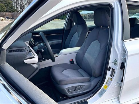 Used 2020 Toyota Camry LE image 22