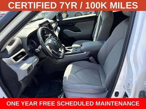 Used 2023 Toyota Highlander LE FWD image 14