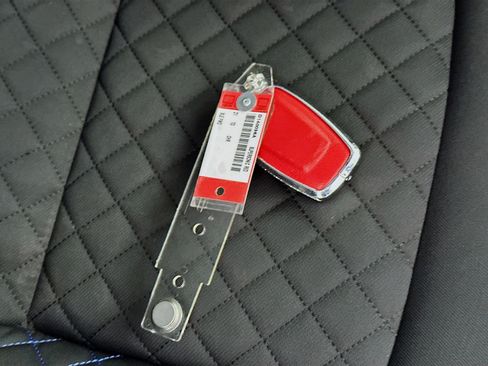 Used 2021 Toyota C-HR XLE image 33