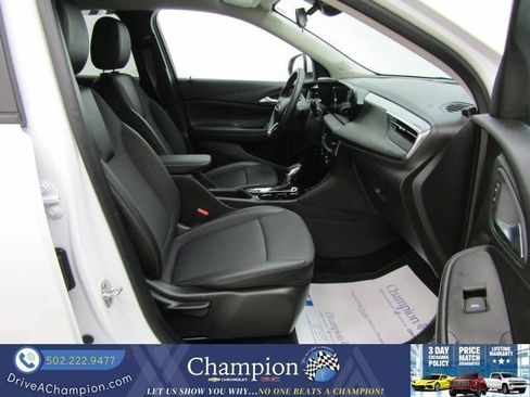 Certified 2025 Buick Encore GX Preferred AWD/4WD image 31