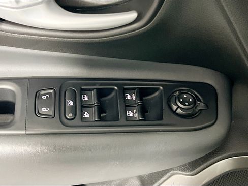 Used 2023 Jeep Renegade Latitude AWD/4WD image 16