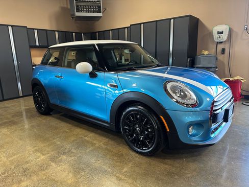 Used 2015 MINI Cooper 2-Door Hardtop image 1