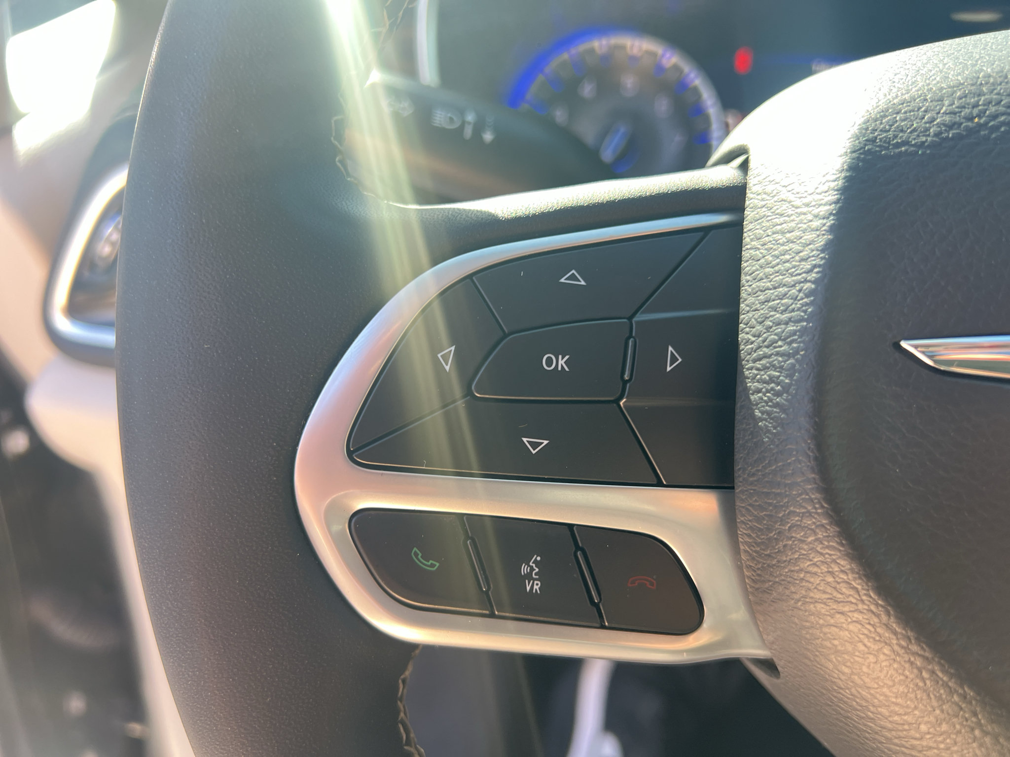 Used 2023 Chrysler Pacifica Limited FWD image 28