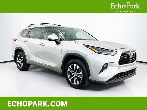 Used 2023 Toyota Highlander XLE image 1