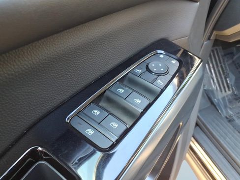 Used 2025 Nissan Pathfinder SL AWD/4WD image 12