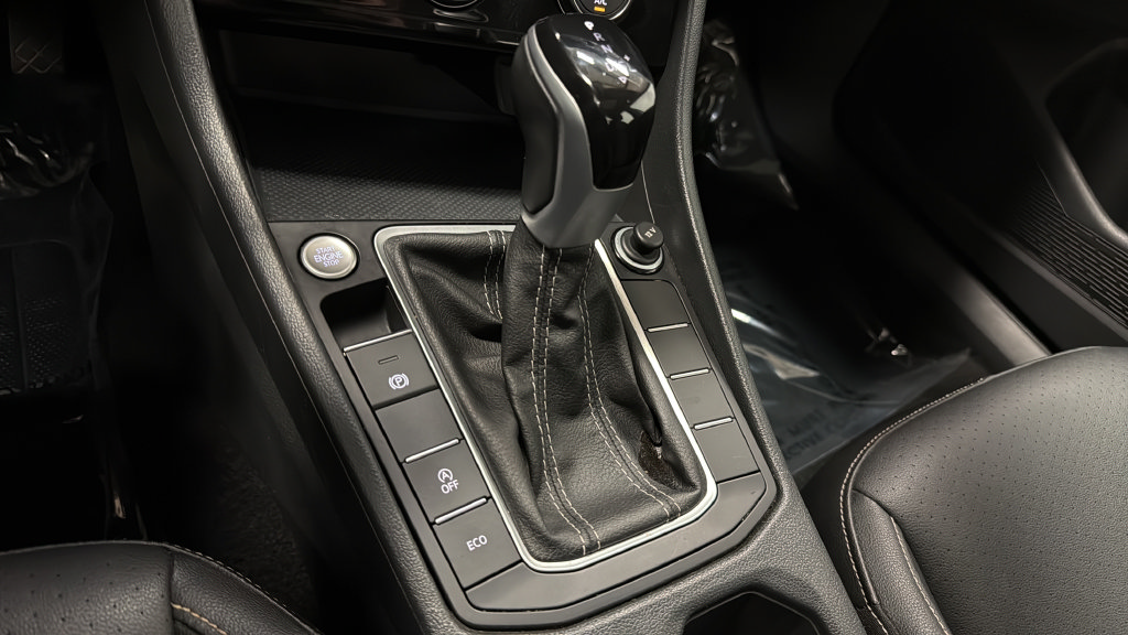 Used 2024 Volkswagen Jetta SE FWD image 19