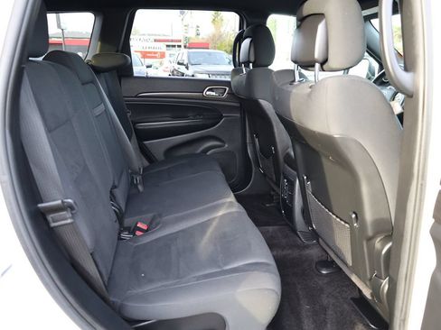 Used 2017 Jeep Grand Cherokee Laredo w/ Quick Order Package 23E AWD/4WD image 14