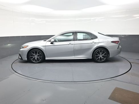 Used 2022 Toyota Camry SE AWD/4WD image 6
