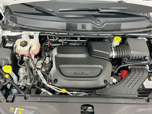 Used 2025 Chrysler Pacifica Limited AWD/4WD image 33