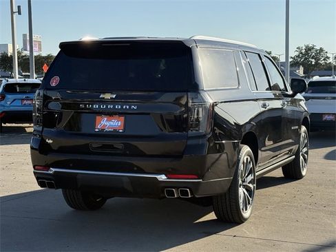 New 2026 Chevrolet Suburban High Country image 4