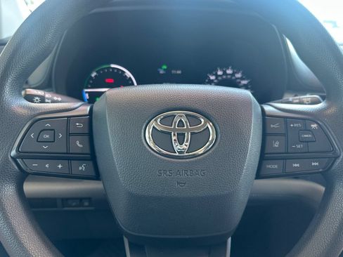 Certified 2024 Toyota Sienna LE AWD/4WD image 27
