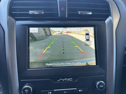 Used 2020 Ford Fusion SE FWD image 11