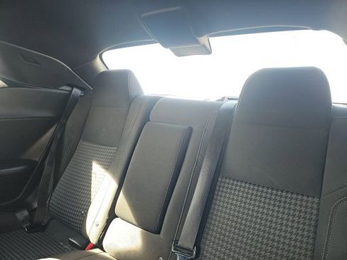 Used 2015 Dodge Challenger SXT image 13