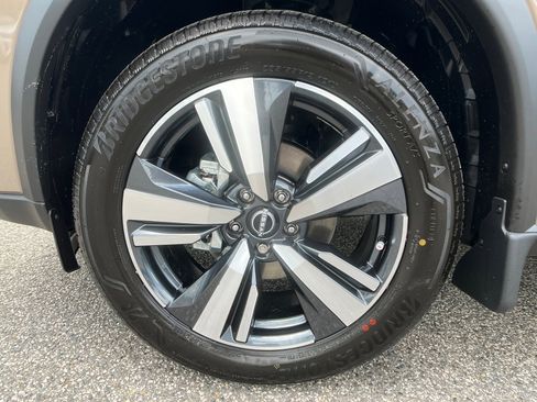 New 2025 Nissan Rogue SL w/ SL Premium Package image 13