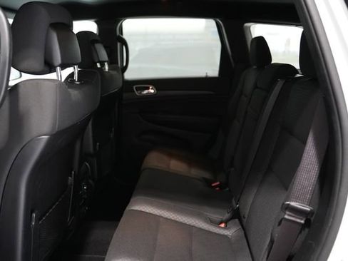 Used 2020 Jeep Grand Cherokee Laredo w/ Security & Convenience Group AWD/4WD image 14