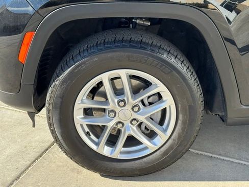 Used 2025 Jeep Grand Cherokee Laredo X w/ Trailer Tow Package image 9