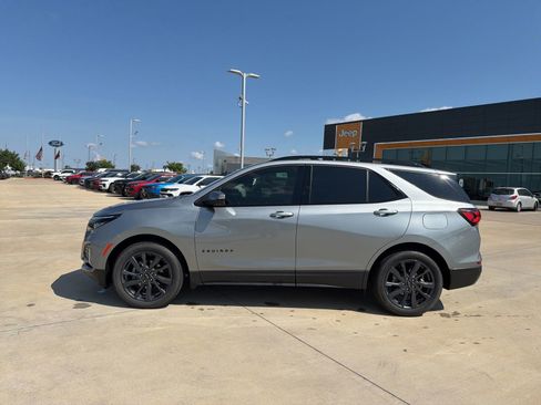 Used 2024 Chevrolet Equinox RS FWD image 2