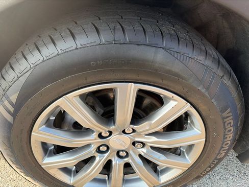 Used 2021 Cadillac XT4 Premium Luxury w/ Sun And Sound Package AWD/4WD image 32