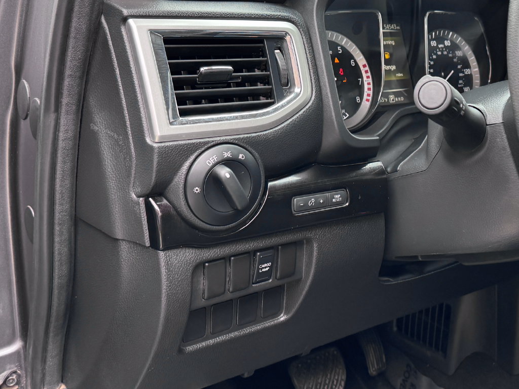 Used 2017 Nissan Titan SV RWD image 19