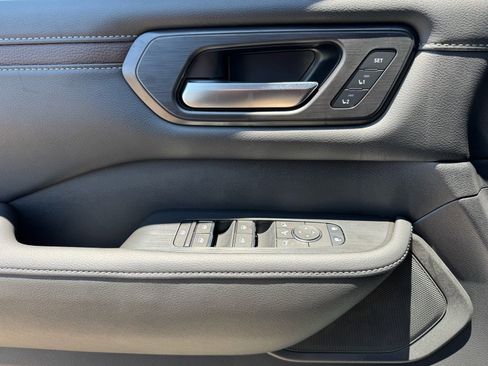 New 2025 Nissan Armada SL w/ Captain's Chari Seat Package image 21