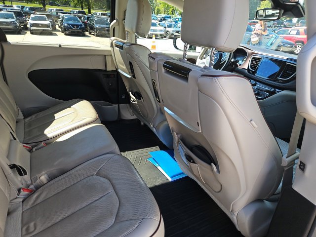 Used 2017 Chrysler Pacifica Limited FWD image 35