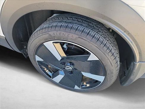 Used 2025 Nissan Kicks SR image 12