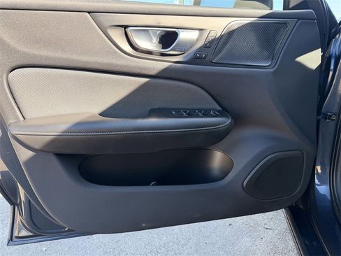 Used 2022 Volvo S60 B5 R-Design image 9