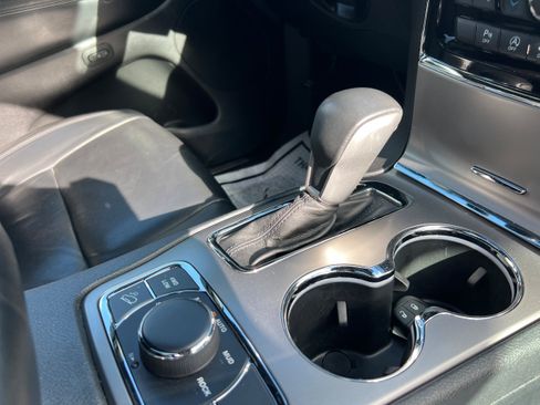 Used 2019 Jeep Grand Cherokee Limited AWD/4WD image 18