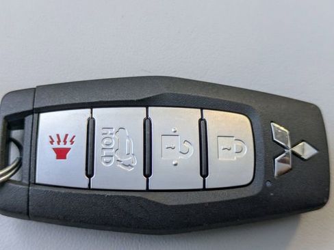 New 2025 Mitsubishi Outlander SEL image 32