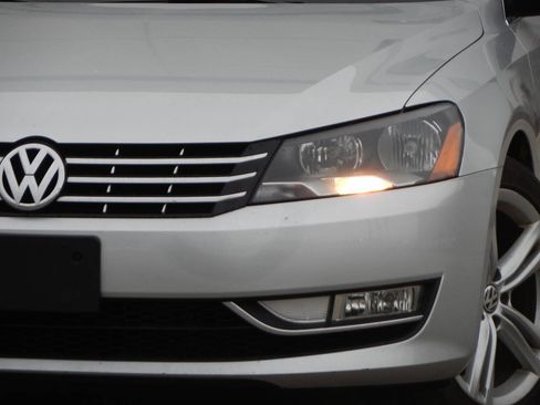 Used 2013 Volkswagen Passat 3.6 SE FWD image 5