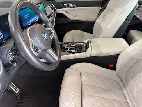 Certified 2024 BMW X7 xDrive40i w/ M Sport Package AWD/4WD image 3